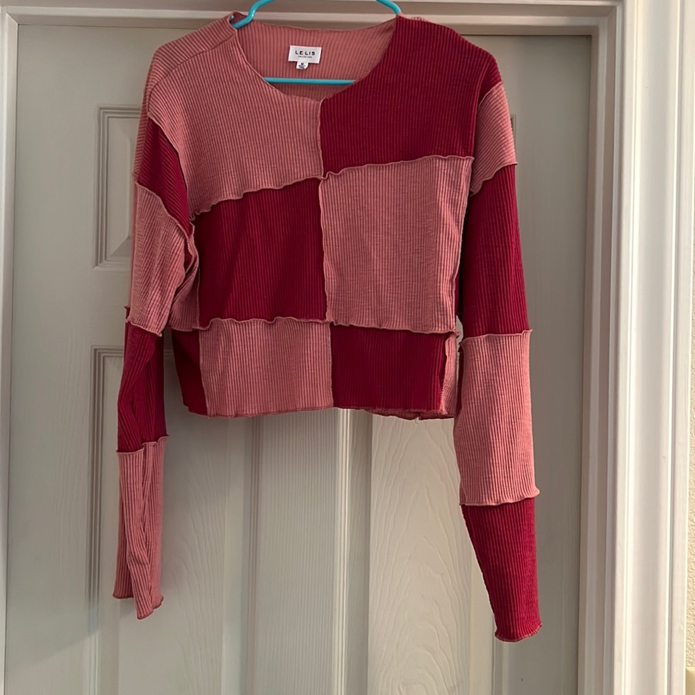Le Lis Women’s Colorblock long sleeve crop top